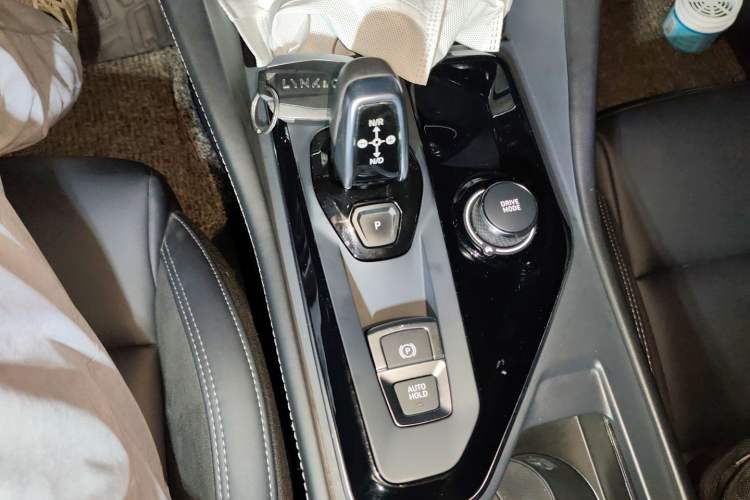 Used Lynk & Co 02 Hatchback 2022 2.0TD Plus Gear Lever