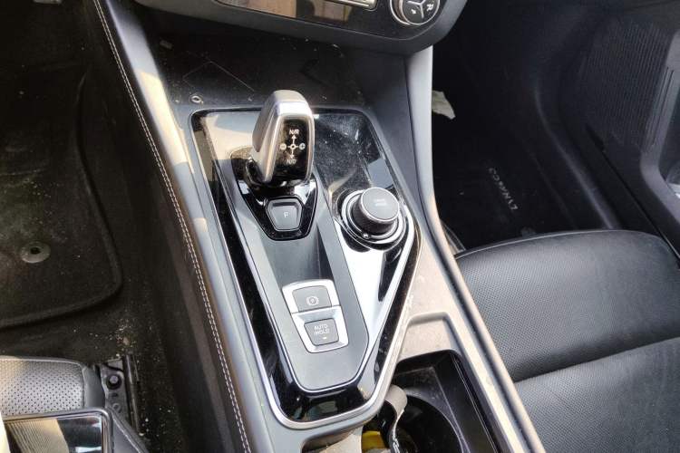 Used Lynk & Co 02 Hatchback 2022 2.0TD Pro Gear Lever