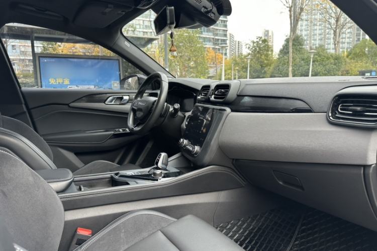Used Lynk & Co 02 Hatchback 2022 2.0TD Pro Interior 5