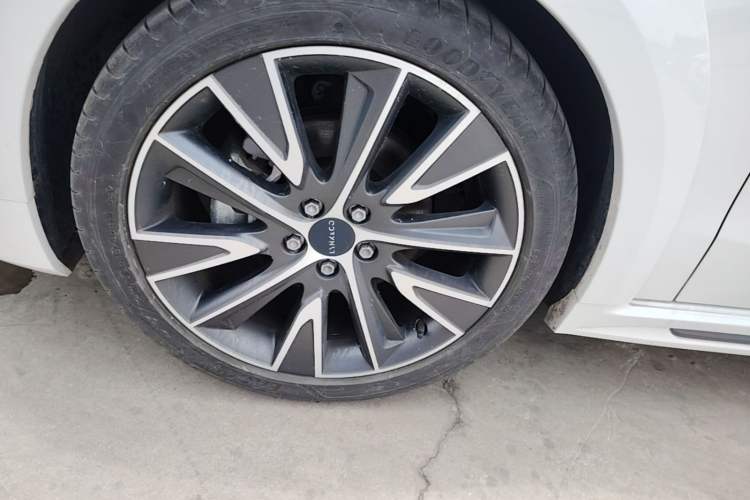 Used Lynk & Co 02 Hatchback 2022 2.0TD Plus Left Front Wheel Hub