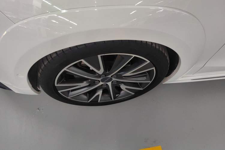 Used Lynk & Co 02 Hatchback 2022 2.0TD Pro Left Front Wheel Hub