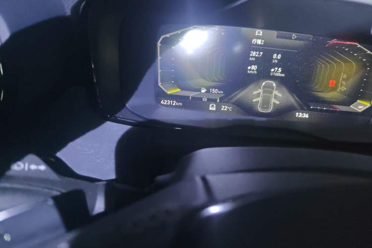 Used Lynk & Co 02 Hatchback 2022 2.0TD Pro Odometer Close Up