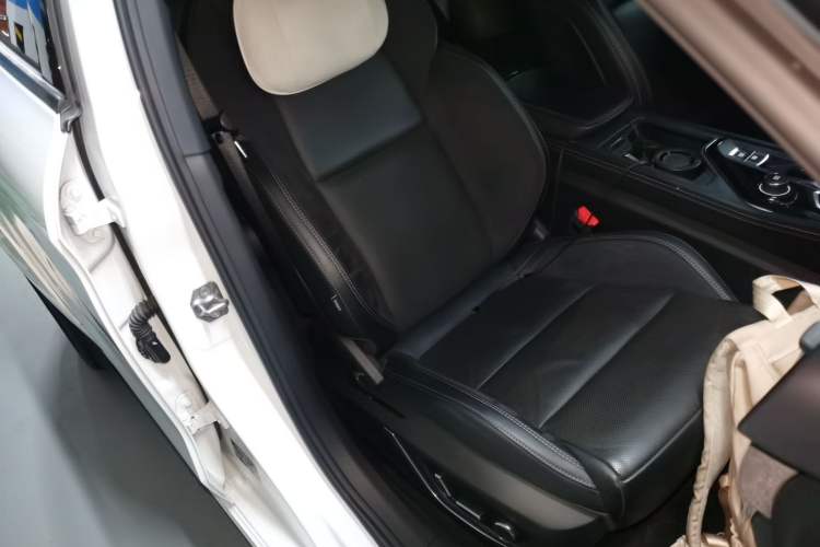 Used Lynk & Co 02 Hatchback 2022 2.0TD Pro Right Front Seat