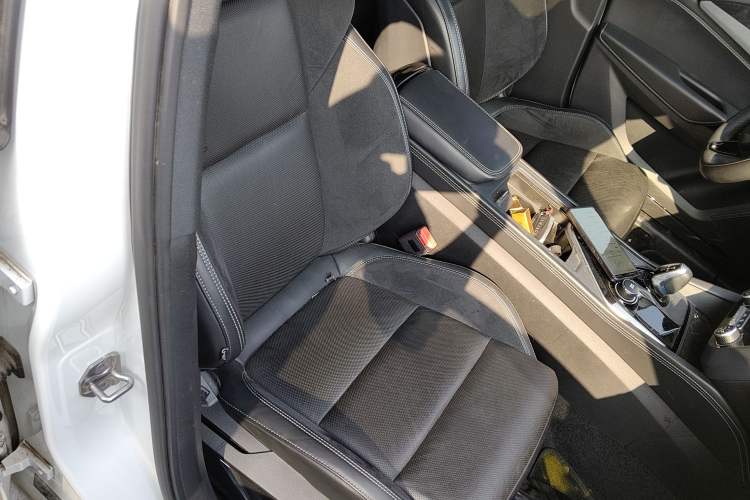 Used Lynk & Co 02 Hatchback 2022 2.0TD Pro Right Front Seat