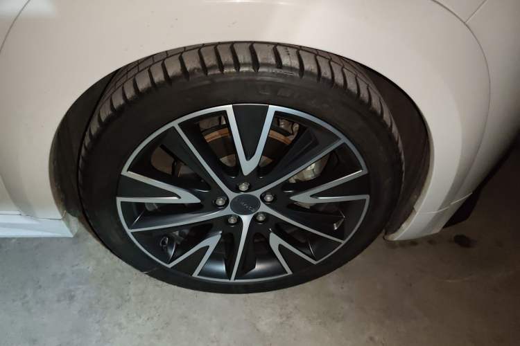 Used Lynk & Co 02 Hatchback 2022 2.0TD Plus Right Front Wheel Hub