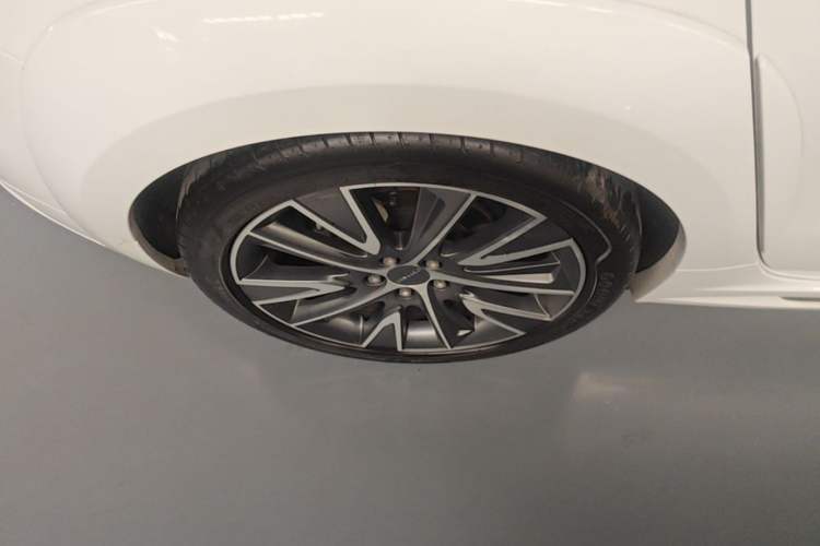 Used Lynk & Co 02 Hatchback 2022 2.0TD Plus Right Rear Wheel Hub