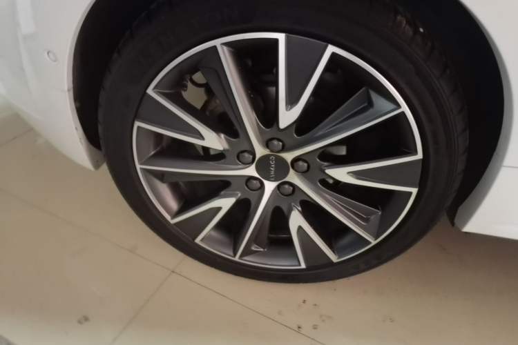 Used Lynk & Co 02 Hatchback 2022 2.0TD Pro Right Rear Wheel Hub