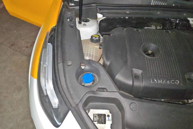 Used Lynk & Co 02 Hatchback 2022 2.0TD Pro Engine Bay Right