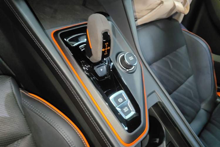 Used Lynk & Co 02 Hatchback 2022 2.0TD Pro Gear Lever