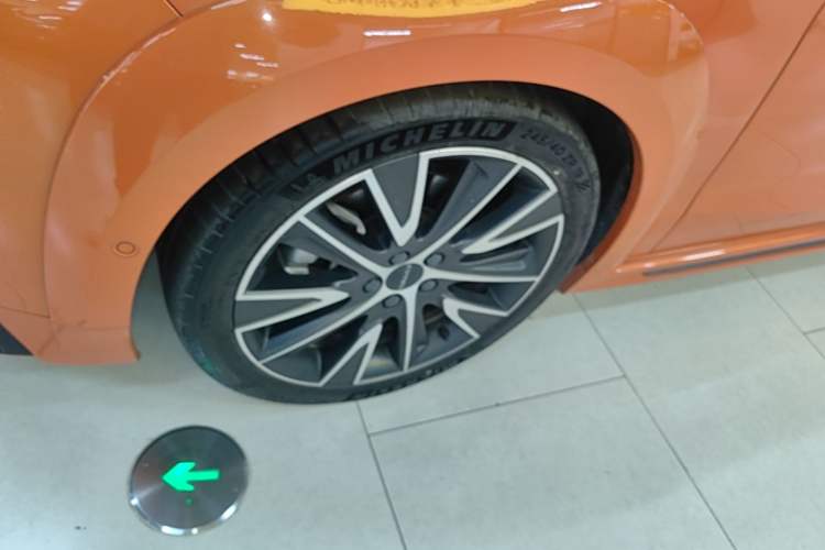 Used Lynk & Co 02 Hatchback 2022 2.0TD Pro Left Front Wheel Hub