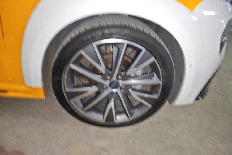 Used Lynk & Co 02 Hatchback 2022 2.0TD Pro Right Front Wheel Hub