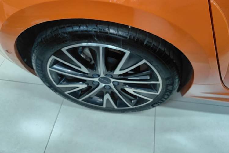 Used Lynk & Co 02 Hatchback 2022 2.0TD Pro Right Rear Wheel Hub