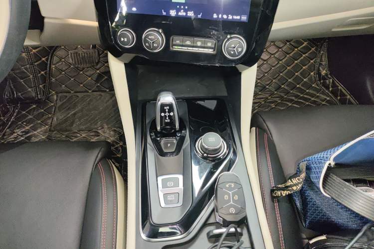 Used Lynk & Co 02 New Energy 2021 1.5T PHEV Pro Gear Lever
