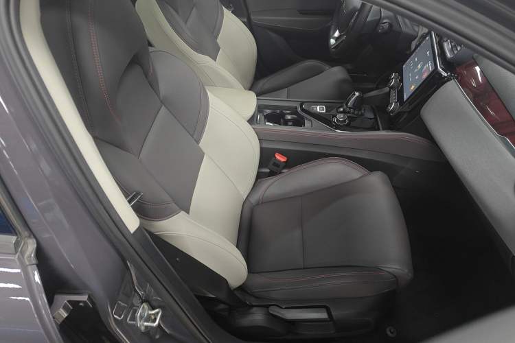 Used Lynk & Co 02 New Energy 2021 1.5T PHEV Plus Right Front Seat
