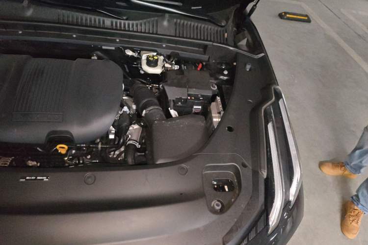Used Lynk & Co 03 2023 1.5TD DCT JingPro Engine Bay Left