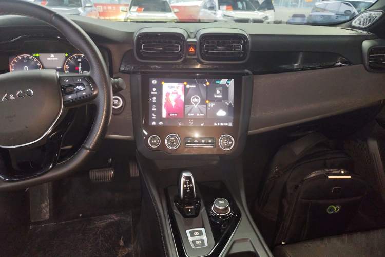 Used Lynk & Co 03 2021 2.0TD Automatic Trendy Champion Edition Audio And AC Panel