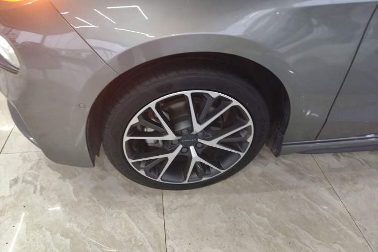 Used Lynk & Co 03 2021 2.0TD Automatic Trendy Champion Edition Left Front Wheel Hub