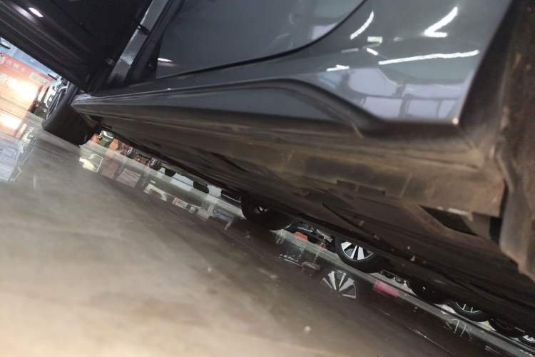 Used Lynk & Co 03 2021 2.0TD Automatic Trendy Champion Edition Left Side Sill