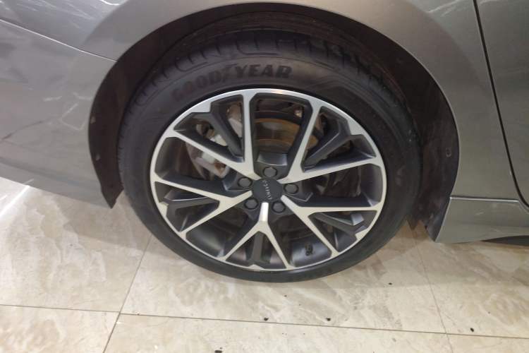 Used Lynk & Co 03 2021 2.0TD Automatic Trendy Champion Edition Right Rear Wheel Hub