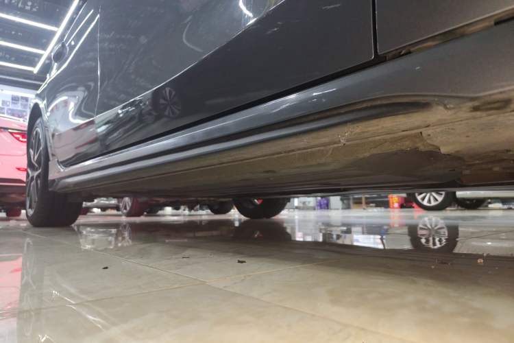 Used Lynk & Co 03 2021 2.0TD Automatic Trendy Champion Edition Right Side Sill