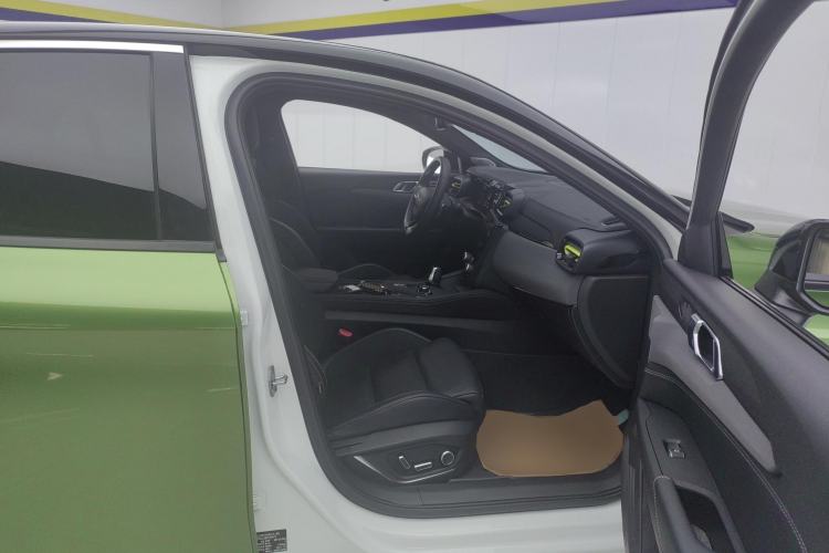 Used Lynk & Co 03 2022 2.0TD DCT JingPro Right Front Seat