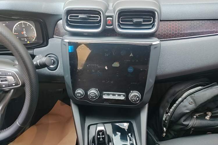 Used Lynk & Co 03 2018 1.5TD DCT JingPro Edition China V Standard Audio And AC Panel
