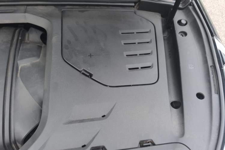 Used Lynk & Co 03 2018 1.5TD DCT JingPro Edition China V Standard Engine Bay Left