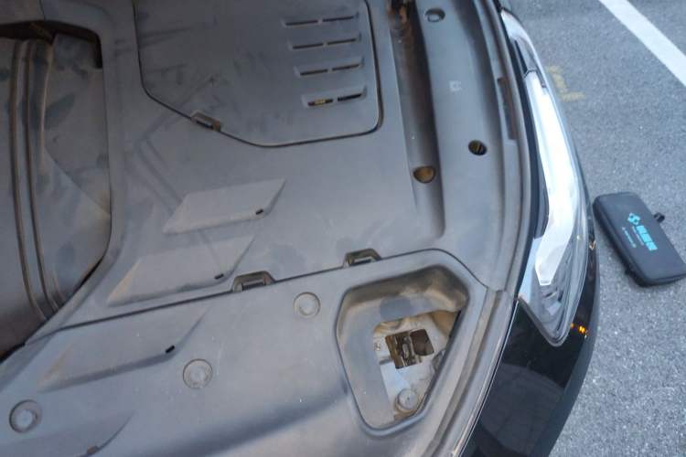 Used Lynk & Co 03 2018 1.5TD DCT JingPro Edition China V Standard Engine Bay Left