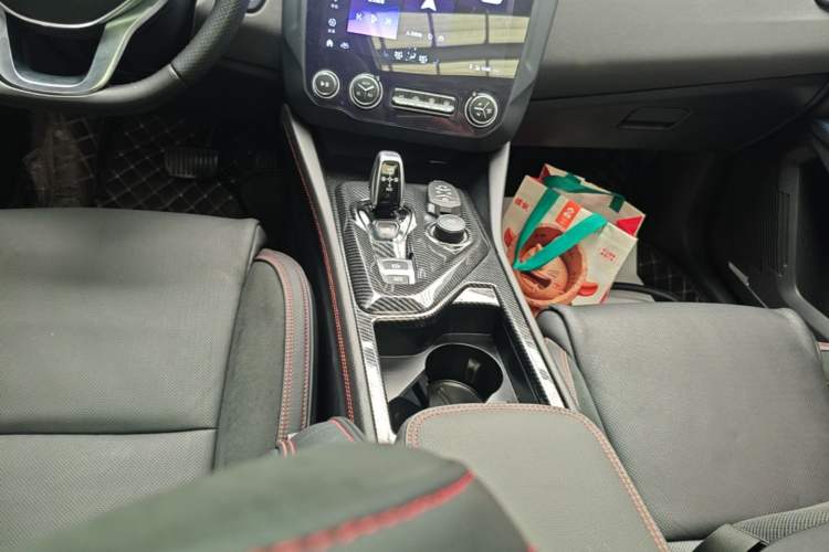 Used Lynk & Co 03 2018 1.5TD DCT JingPro Edition China V Standard Gear Lever