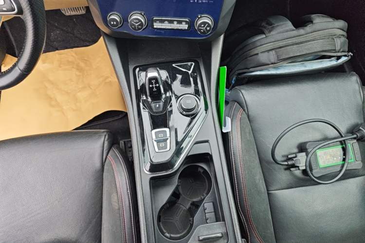 Used Lynk & Co 03 2018 1.5TD DCT JingPro Edition China V Standard Gear Lever
