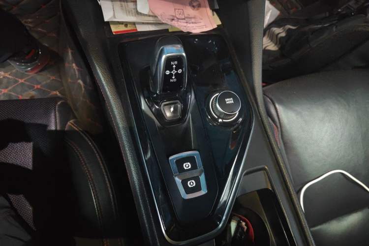 Used Lynk & Co 03 2018 1.5TD DCT JingPro Edition China V Standard Gear Lever