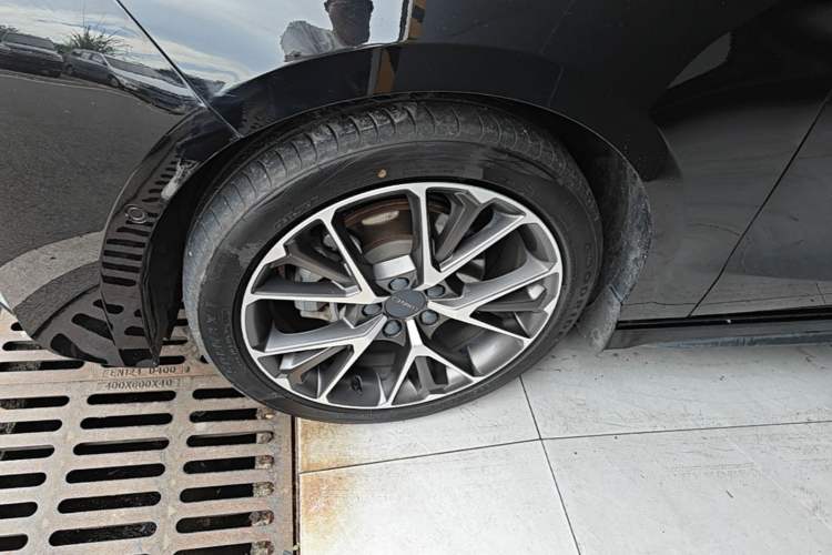 Used Lynk & Co 03 2018 1.5TD DCT JingPro Edition China V Standard Left Front Wheel Hub