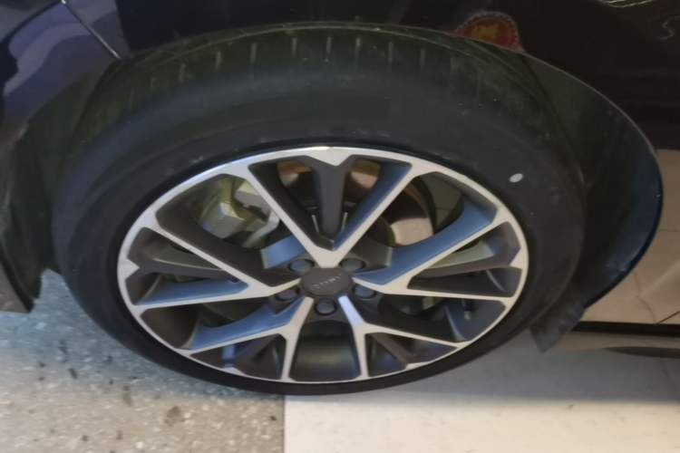 Used Lynk & Co 03 2018 1.5TD DCT JingPro Edition China V Standard Left Front Wheel Hub