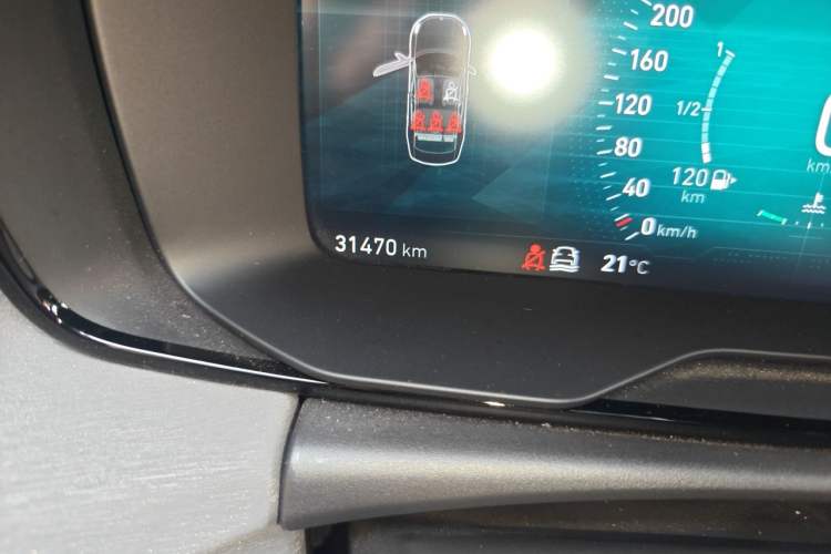 Used Lynk & Co 03 2018 1.5TD DCT JingPro Edition China V Standard Odometer Close Up