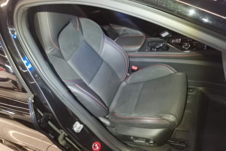 Used Lynk & Co 03 2018 1.5TD DCT JingPro Edition China V Standard Right Front Seat