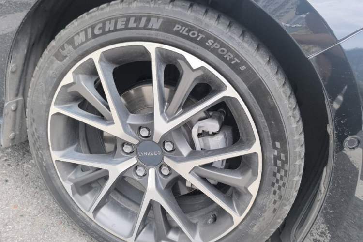 Used Lynk & Co 03 2018 1.5TD DCT JingPro Edition China V Standard Right Front Wheel Hub