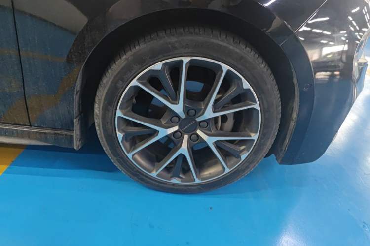 Used Lynk & Co 03 2018 1.5TD DCT JingPro Edition China V Standard Right Front Wheel Hub