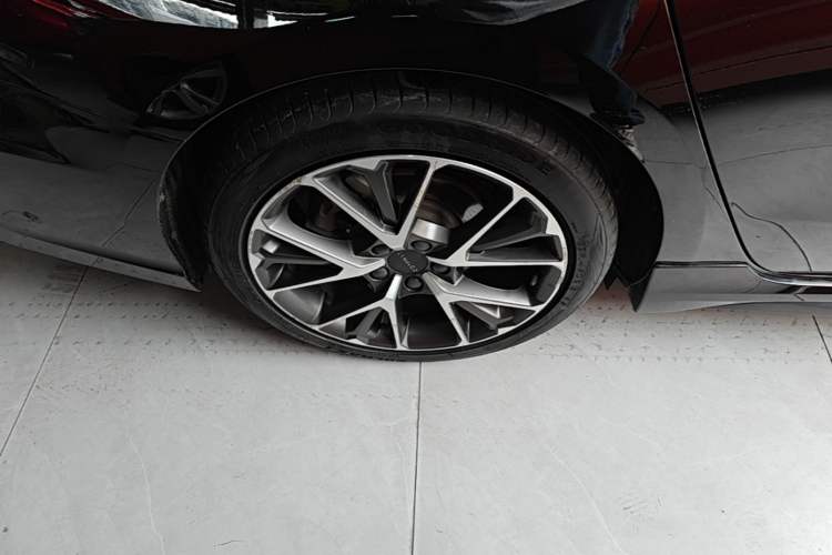 Used Lynk & Co 03 2018 1.5TD DCT JingPro Edition China V Standard Right Rear Wheel Hub