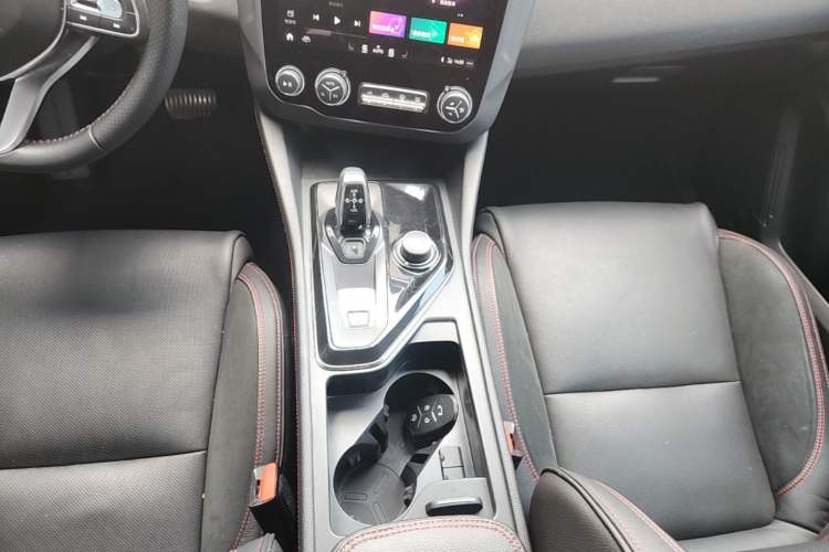 Used Lynk & Co 03 2018 1.5TD DCT JingPro Edition China V Standard Gear Lever
