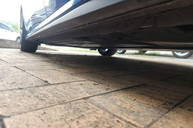 Used Lynk & Co 03 2018 1.5TD DCT JingPro Edition China V Standard Left Side Sill