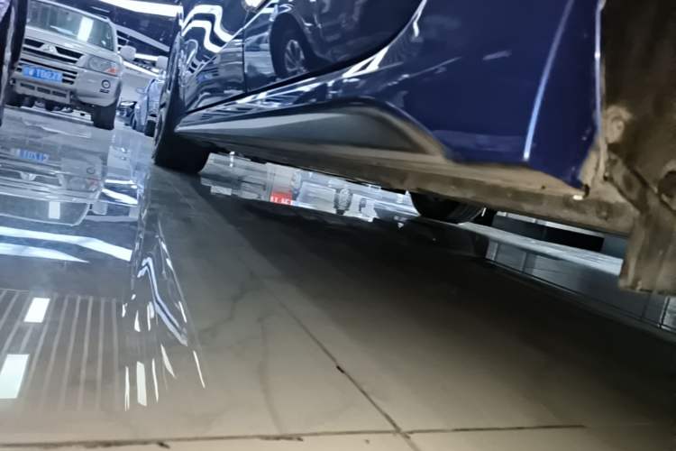 Used Lynk & Co 03 2018 1.5TD DCT JingPro Edition China V Standard Left Side Sill