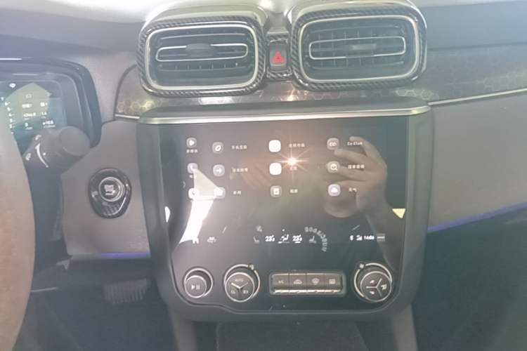 Used Lynk & Co 03 2018 1.5TD DCT JingPro Edition China V Standard Audio And AC Panel