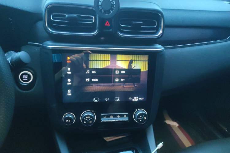 Used Lynk & Co 03 2018 1.5TD DCT Sport Edition China V Standard Audio And AC Panel