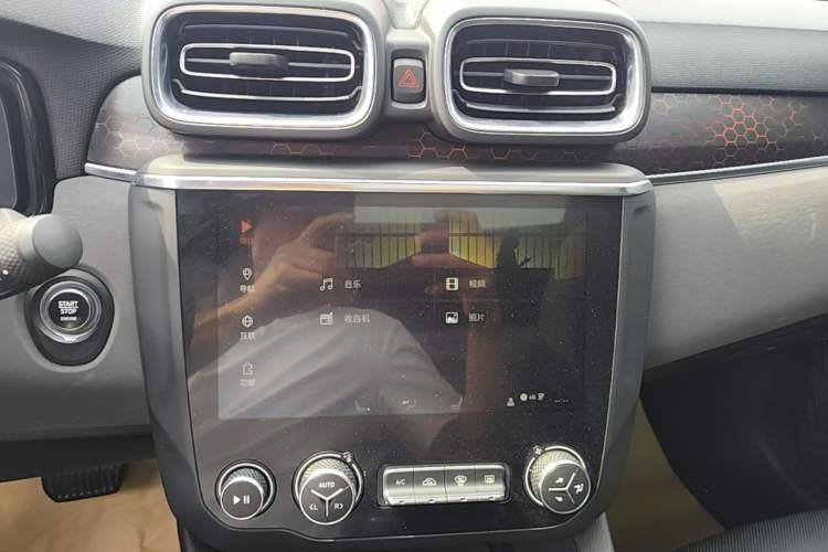 Used Lynk & Co 03 2018 1.5TD DCT Sport Edition China V Standard Audio And AC Panel