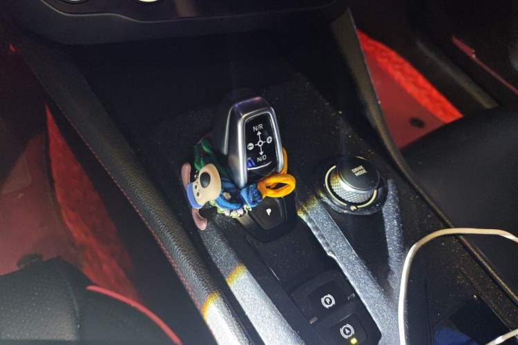 Used Lynk & Co 03 2018 1.5TD DCT JingPro Edition China V Standard Gear Lever