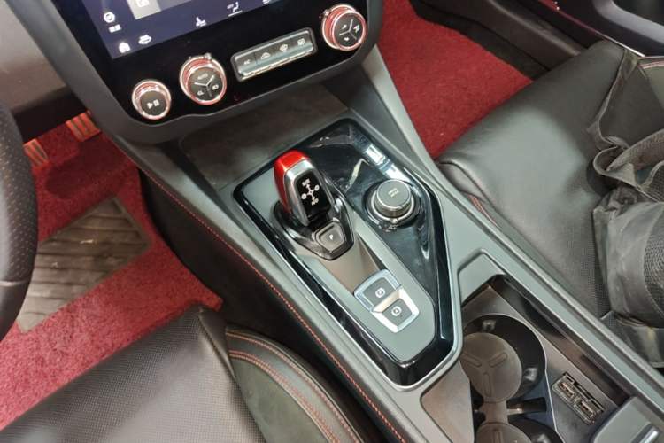 Used Lynk & Co 03 2018 1.5TD DCT JingPro Edition China V Standard Gear Lever