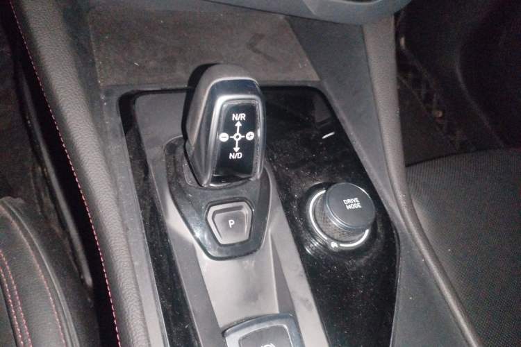 Used Lynk & Co 03 2018 1.5TD DCT JingPro Edition China V Standard Gear Lever