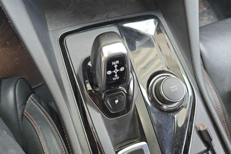 Used Lynk & Co 03 2018 1.5TD DCT JingPro Edition China V Standard Gear Lever