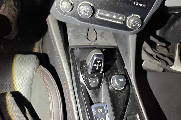 Used Lynk & Co 03 2018 1.5TD DCT JingPro Edition China V Standard Gear Lever