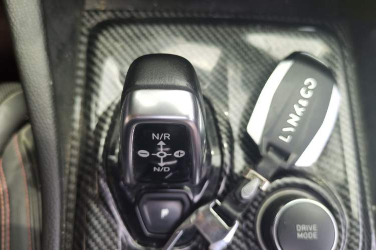 Used Lynk & Co 03 2018 1.5TD DCT JingPro Edition China V Standard Gear Lever
